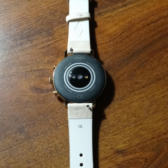 Womans gen5 fossil smart watch